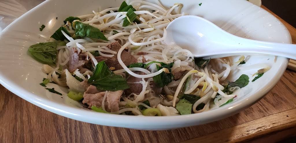 Pho DLite | restaurant | 3058 Waldorf Market Pl, Waldorf, MD 20603, USA | 3016456000 OR +1 301-645-6000