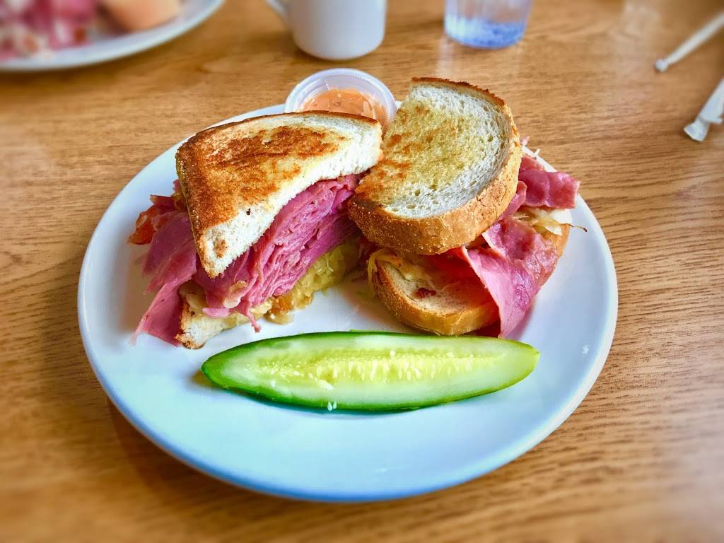 Franks Deli & Grill | restaurant | 3401-3445 Russell St, Detroit, MI 48207, USA | 3132859551 OR +1 313-285-9551