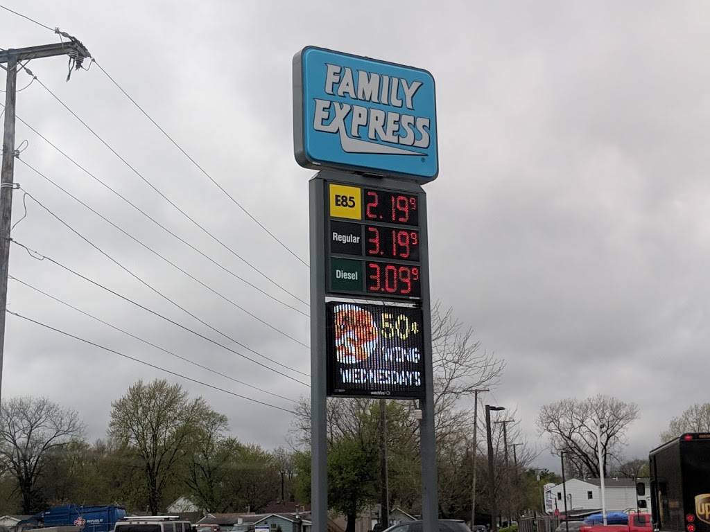 Family Express | restaurant | 802 E North St, Crown Point, IN 46307, USA | 2196633390 OR +1 219-663-3390