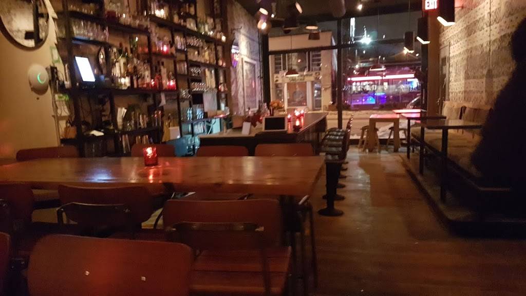 Bar Batavia | restaurant | 2031 Yonge St, Toronto, ON M4S 2A2, Canada | 4164882031 OR +1 416-488-2031