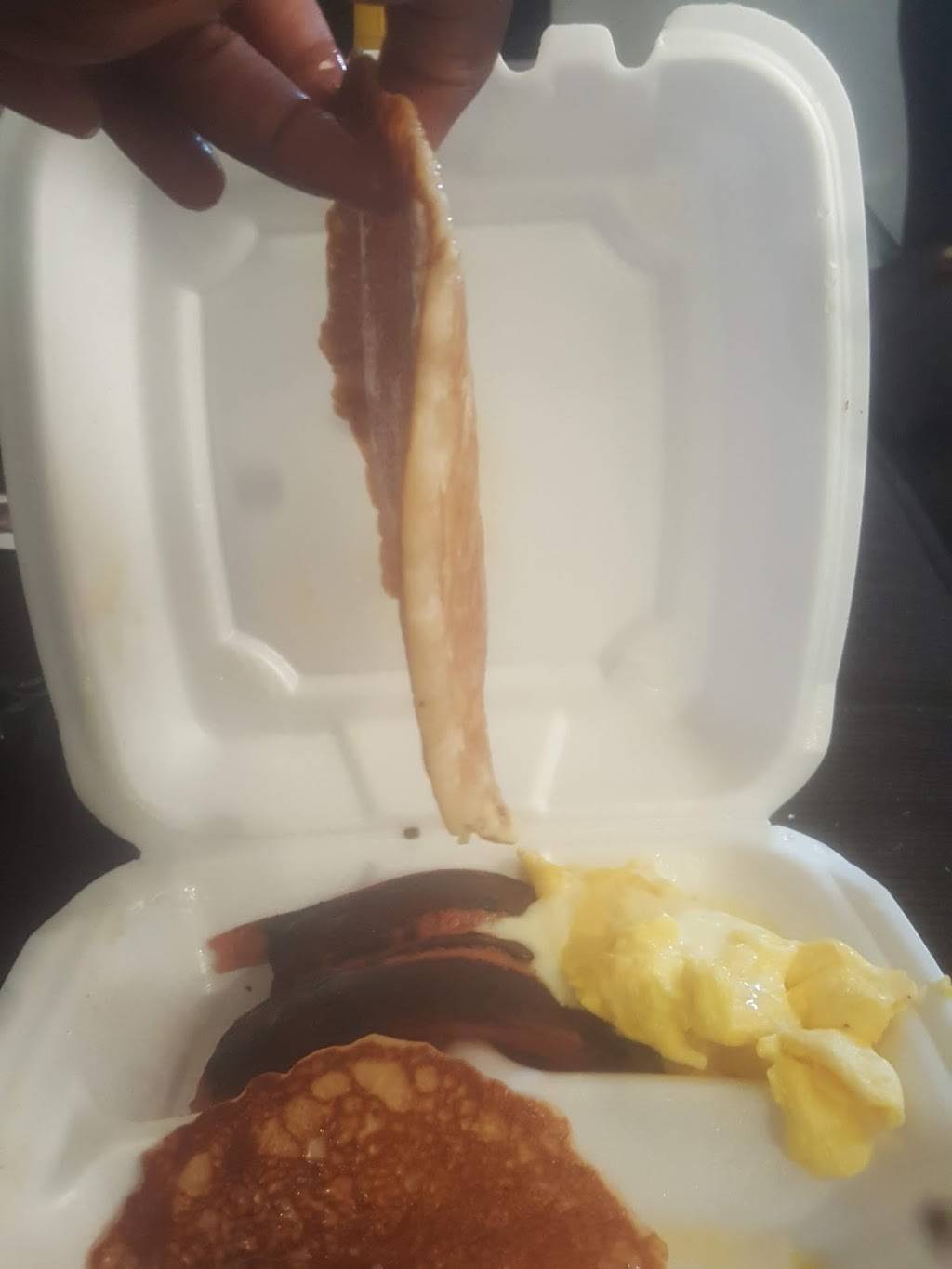 Yoos Restaurant | restaurant | 2203 W Lehigh Ave, Philadelphia, PA 19132, USA | 2152219171 OR +1 215-221-9171