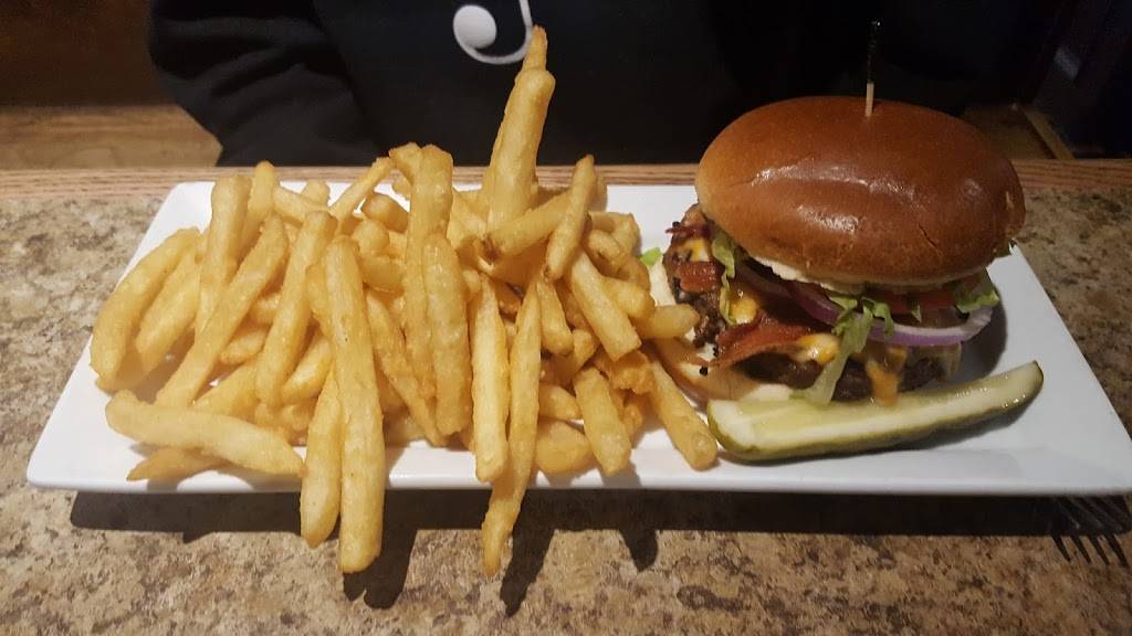 Broadway Bar & Grill | restaurant | 1615 Orléans Blvd, Orléans, ON K1C 7E2, Canada | 6138303314 OR +1 613-830-3314