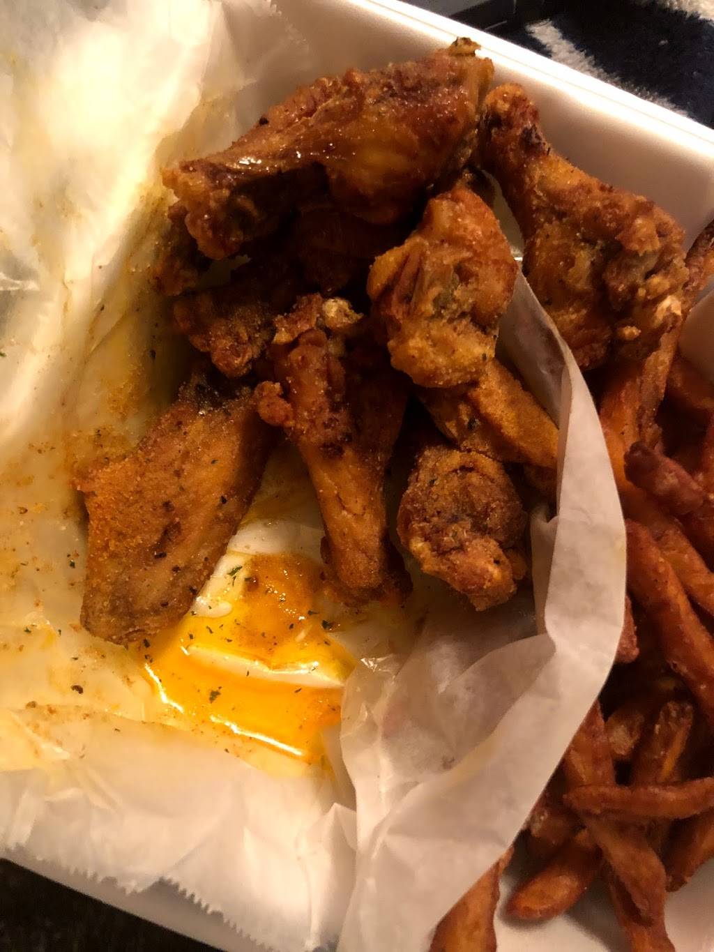 Dixie Queen | restaurant | 4062 S 3rd St, Memphis, TN 38109, USA | 9017855635 OR +1 901-785-5635