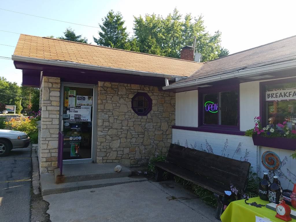 Village Cafe | cafe | 7918 WI-42, Egg Harbor, WI 54209, USA | 9208683342 OR +1 920-868-3342