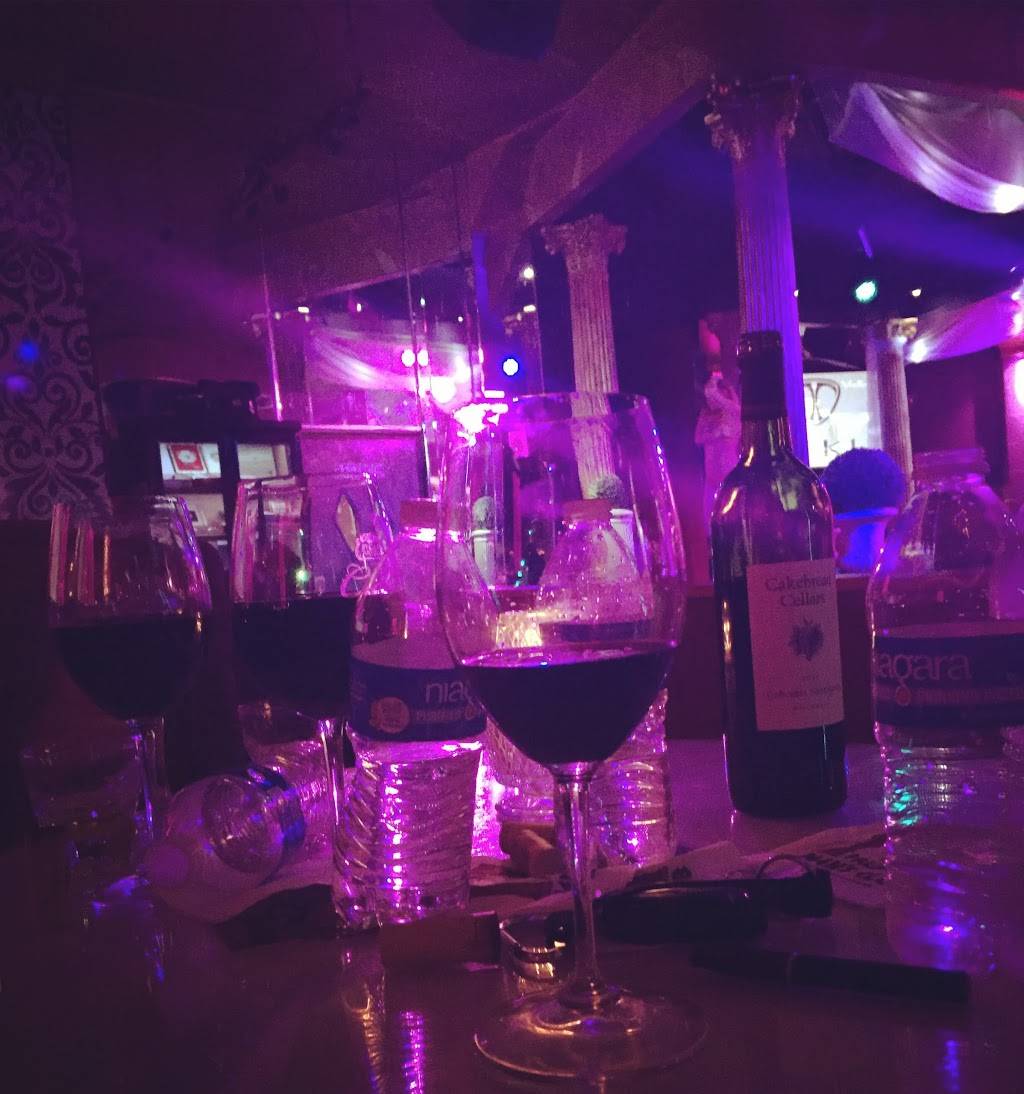 The Palace Mens Club | restaurant | 2482 NE Interstate 410 Loop, San Antonio, TX 78217, USA | 2105996011 OR +1 210-599-6011