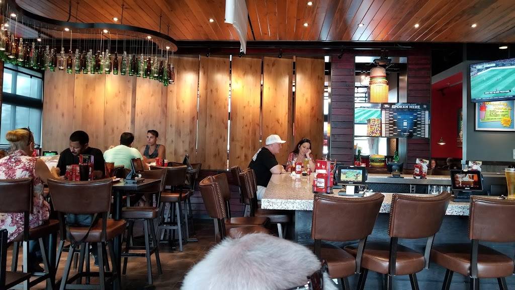 Red Robin Gourmet Burgers and Brews | restaurant | 8184 Laura Ct, Davenport, FL 33896, USA | 8632400039 OR +1 863-240-0039