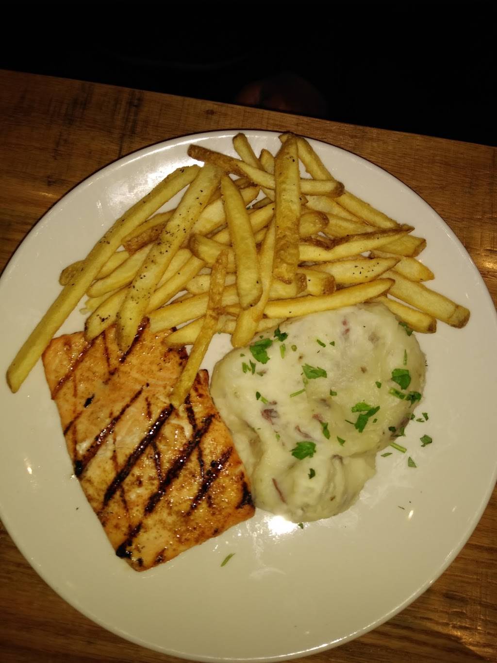 Applebees Grill + Bar | restaurant | 1834 Miller Park Way, Milwaukee, WI 53219, USA | 4146450946 OR +1 414-645-0946