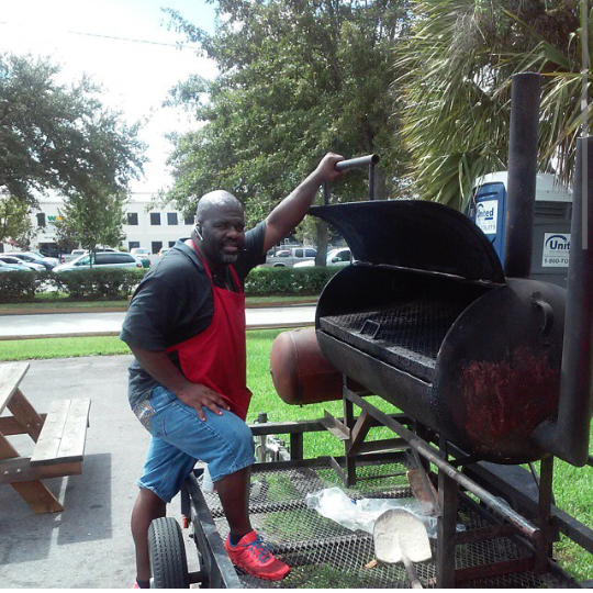 Lillie Pearls BBQ | restaurant | 3450 Rio Vista Ave, Orlando, FL 32805, USA | 4074806471 OR +1 407-480-6471