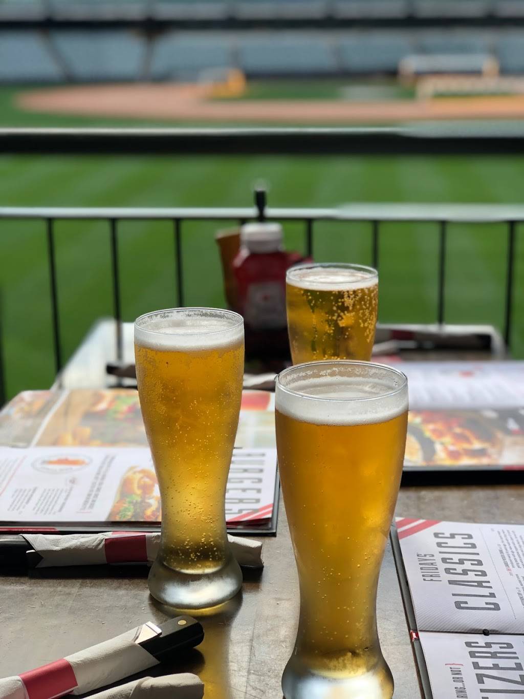 TGI Fridays | restaurant | 1 Brewers Way, Milwaukee, WI 53214, USA | 4149024201 OR +1 414-902-4201