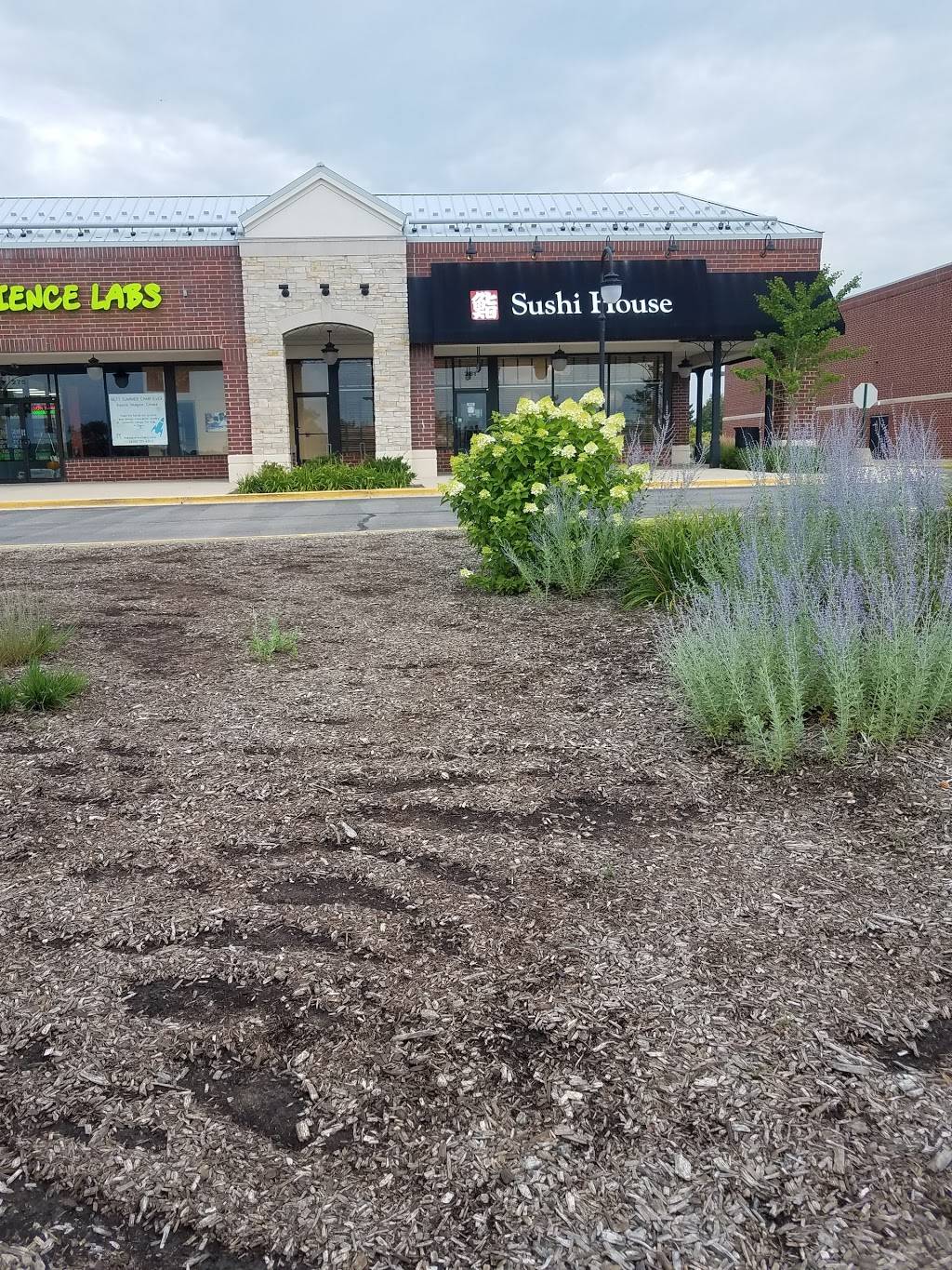 Sushi Ukai | restaurant | 281 Rice Lake Square, Wheaton, IL 60189, USA | 6302218986 OR +1 630-221-8986