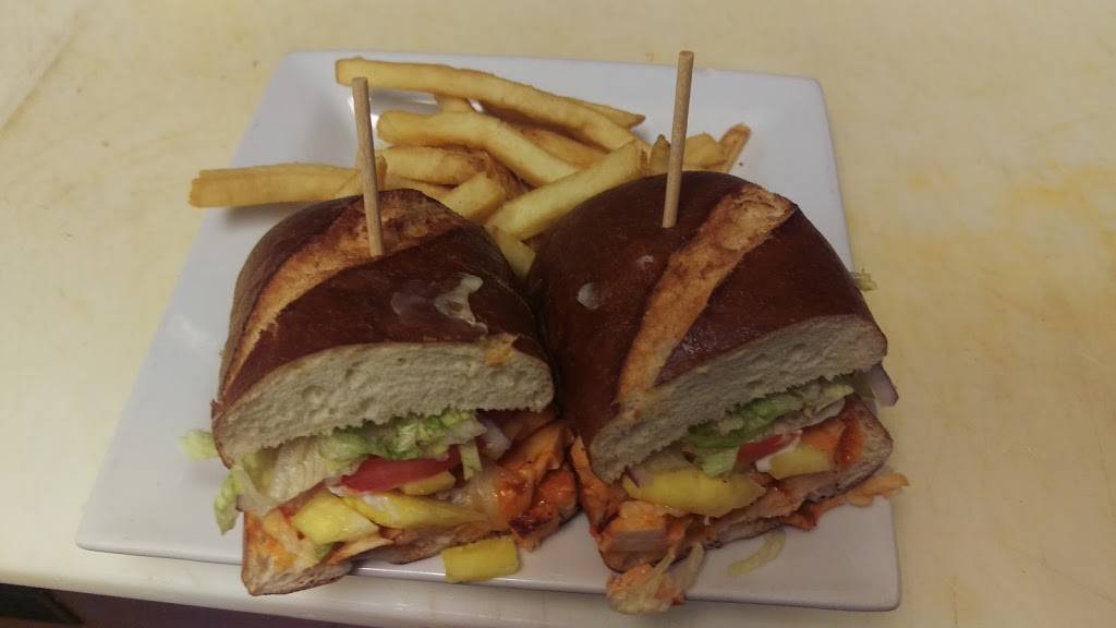 Chilis Grill & Bar | restaurant | 6379 S Southlands Pkwy, Aurora, CO 80016, USA | 3036275770 OR +1 303-627-5770