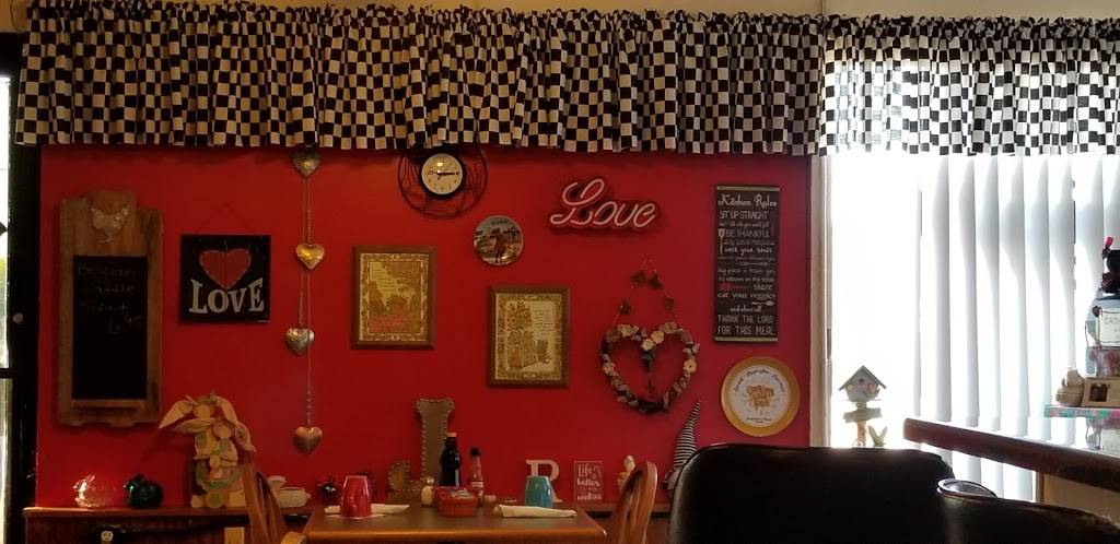 Jeanettes Place | restaurant | 15925 Little Ranch Rd, Shady Hills, FL 34610, USA | 3523460092 OR +1 352-346-0092