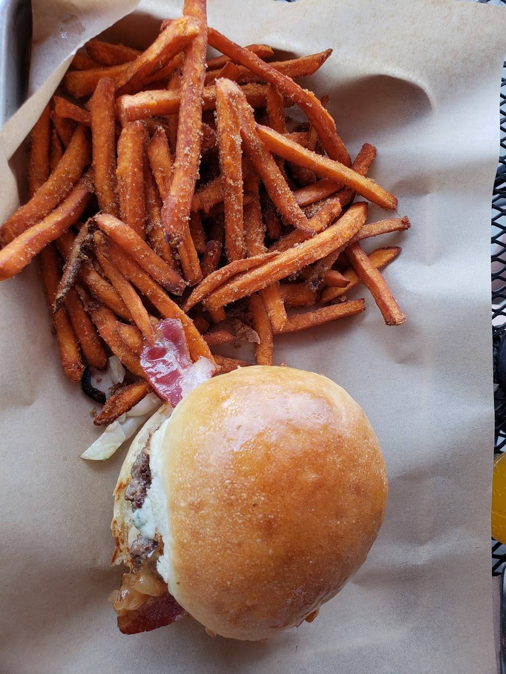 Tapesters Grill | restaurant | 4520 Beechnut St, Houston, TX 77096, USA | 8325825333 OR +1 832-582-5333