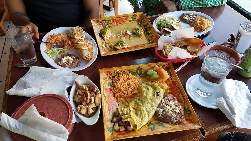 Papacitos Mexican Grille | restaurant | 2960 N Lincoln Ave, Chicago, IL 60657, USA | 7733275240 OR +1 773-327-5240