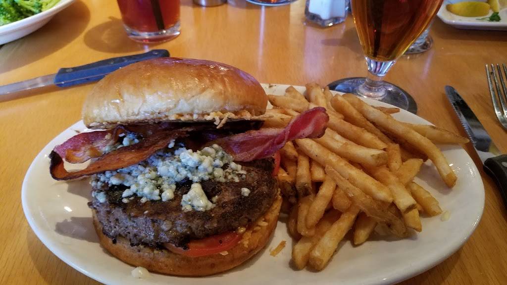 BJs Restaurant & Brewhouse | restaurant | 11905 Gateway Blvd W, El Paso, TX 79936, USA | 9156338300 OR +1 915-633-8300