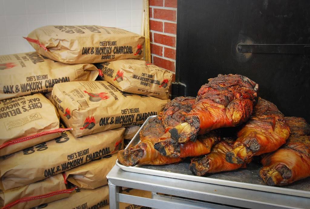 Tops Bar-B-Q | restaurant | 5391 Winchester Rd #4566, Memphis, TN 38115, USA | 9017947936 OR +1 901-794-7936