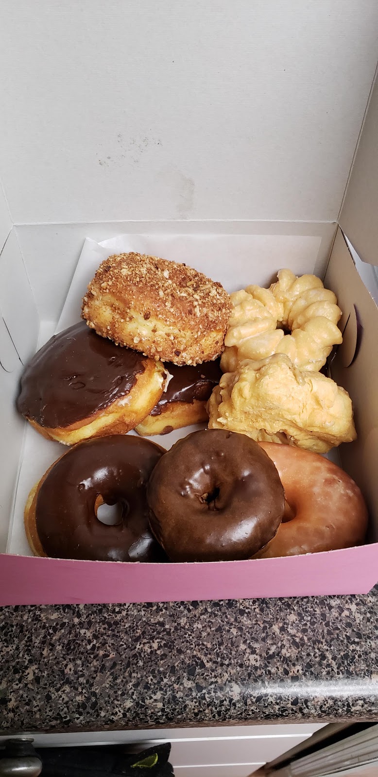 Scotts Donuts & Cafe | bakery | 27500 Marguerite Pkwy #3, Mission Viejo, CA 92692, USA | 9493642263 OR +1 949-364-2263