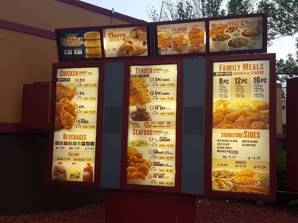 Popeyes Louisiana Kitchen | restaurant | 2399 W North Ave, Milwaukee, WI 53205, USA | 4143429888 OR +1 414-342-9888