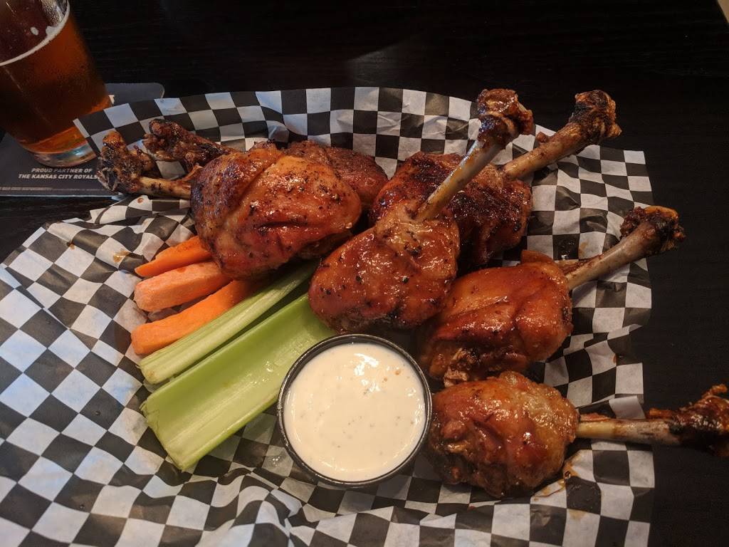 Mason Jar Brews and Burgers | restaurant | 941 N 74 Dr, Kansas City, KS 66112, USA | 9132428165 OR +1 913-242-8165