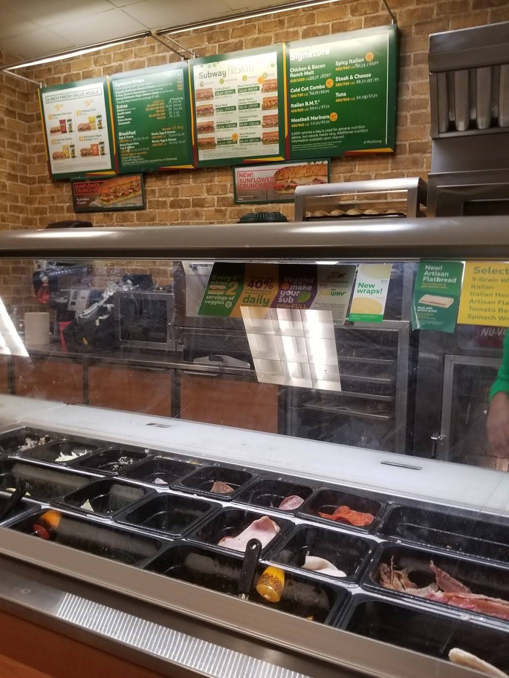 Subway | restaurant | 3901 Beaubien St, Detroit, MI 48201, USA | 3138311260 OR +1 313-831-1260