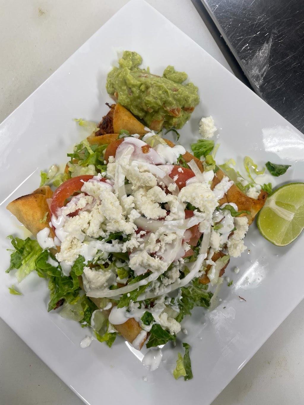 Canelo’s Mexican grill & bar | restaurant | 1041 E Pacheco Blvd, Los Banos, CA 93635, USA | 2098295413 OR +1 209-829-5413