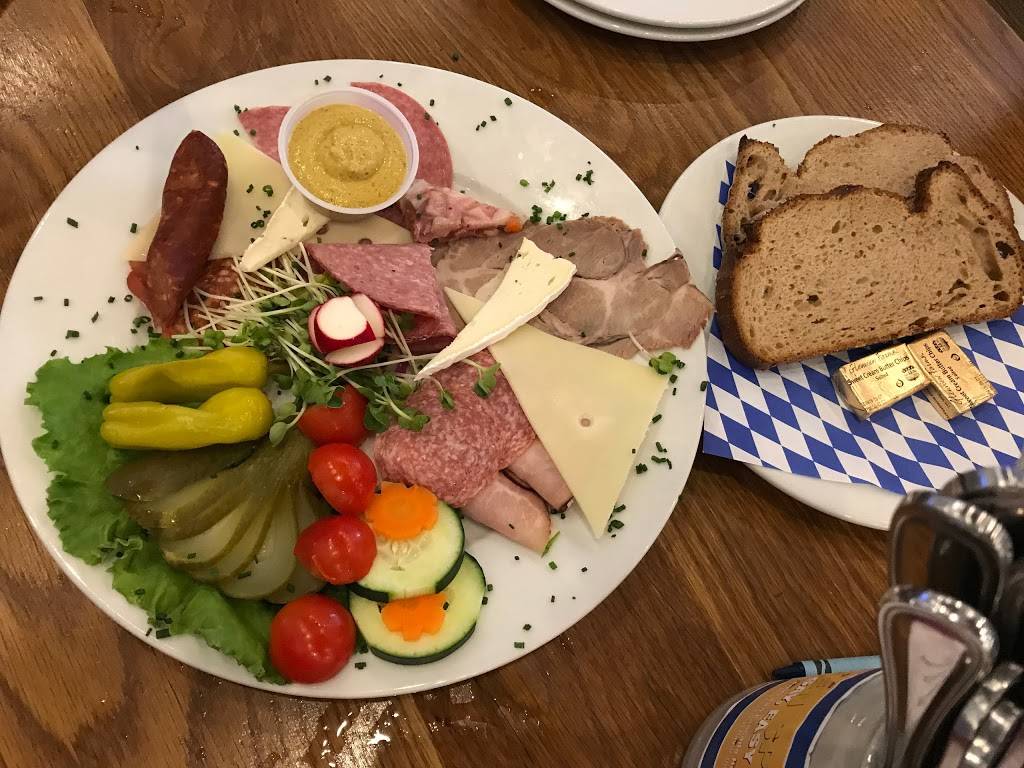 Hofbräuhaus Chicago | restaurant | 5500 Park Pl, Rosemont, IL 60018, USA | 8476712739 OR +1 847-671-2739