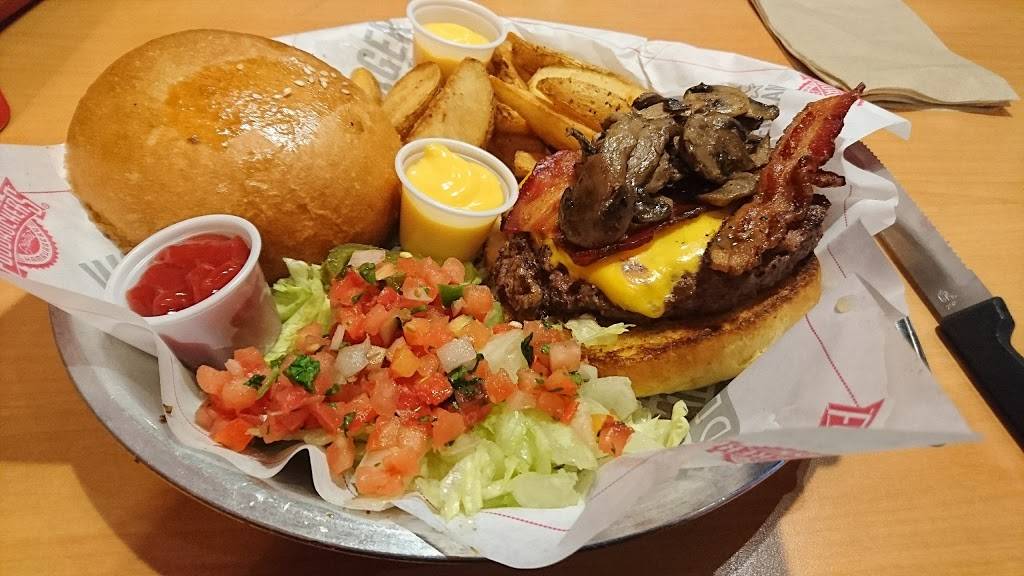 Fuddruckers | restaurant | 12535 S Apopka Vineland Rd, Orlando, FL 32836, USA | 4077781934 OR +1 407-778-1934