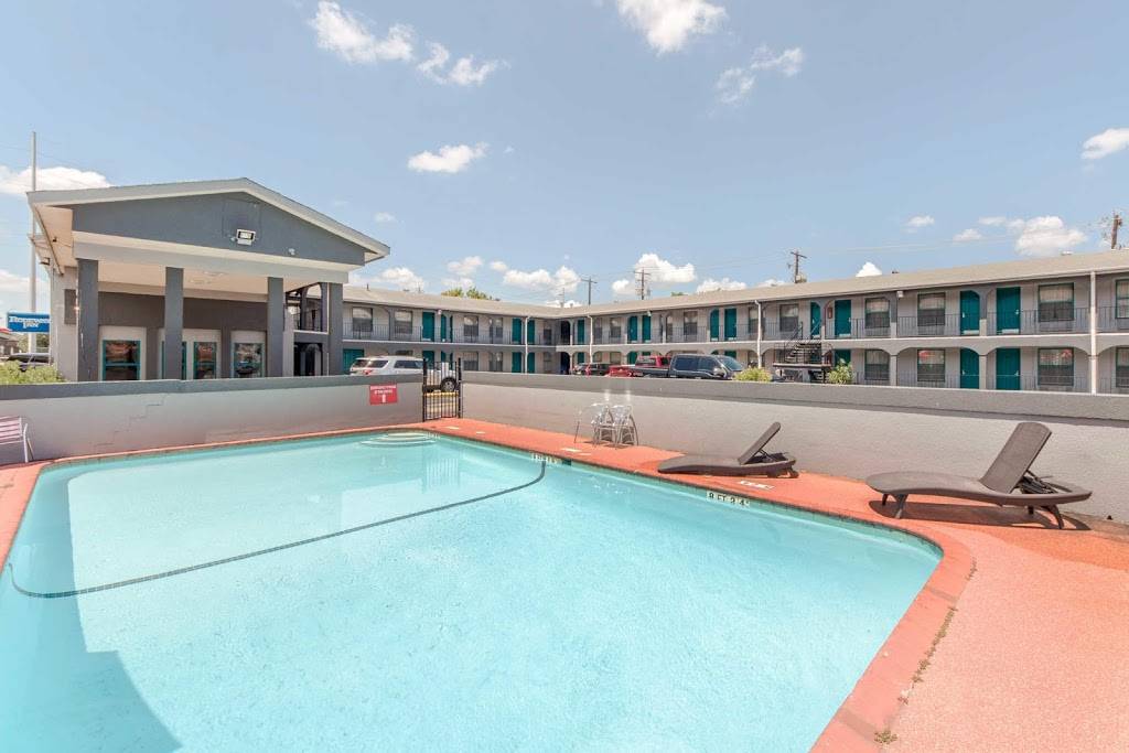 Rodeway Inn University/Downtown | restaurant | 2900 N N Interstate Hwy 35, Austin, TX 78705, USA | 5124776395 OR +1 512-477-6395