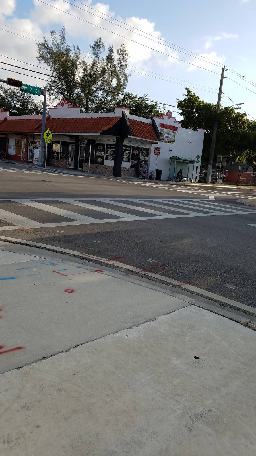 El Rio Lindo Café | restaurant | 641 SW 12th Ave, Miami, FL 33130, USA | 3058569934 OR +1 305-856-9934