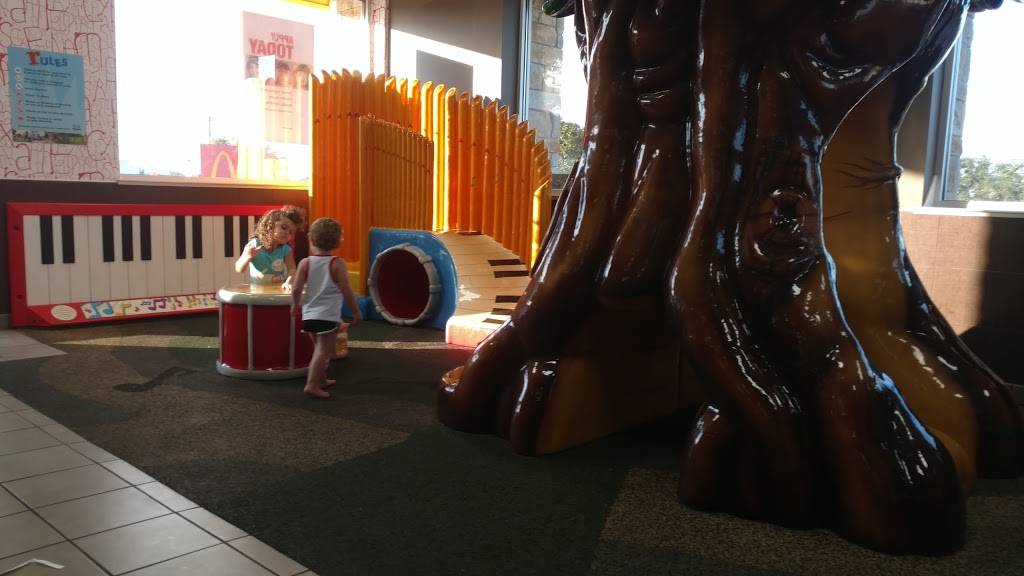 McDonalds | cafe | 1761 TX-46 W, New Braunfels, TX 78132, USA | 8306061111 OR +1 830-606-1111