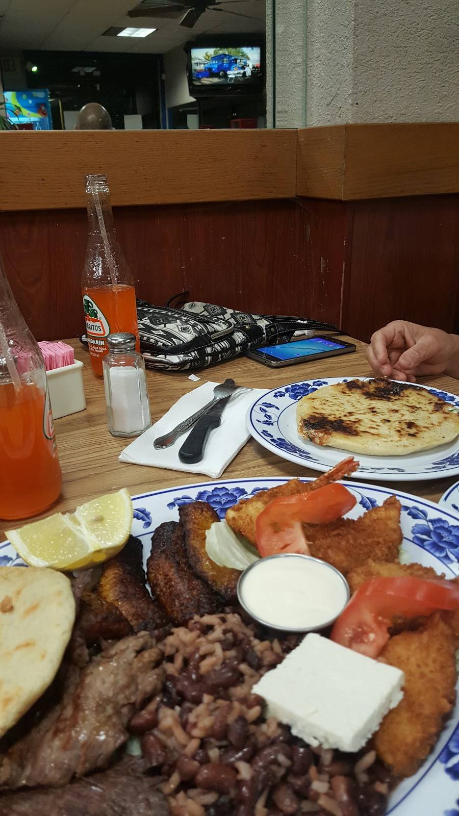 El Salvadoreño Restaurant | restaurant | 3130 Peck Rd, El Monte, CA 91731, USA | 6264448474 OR +1 626-444-8474