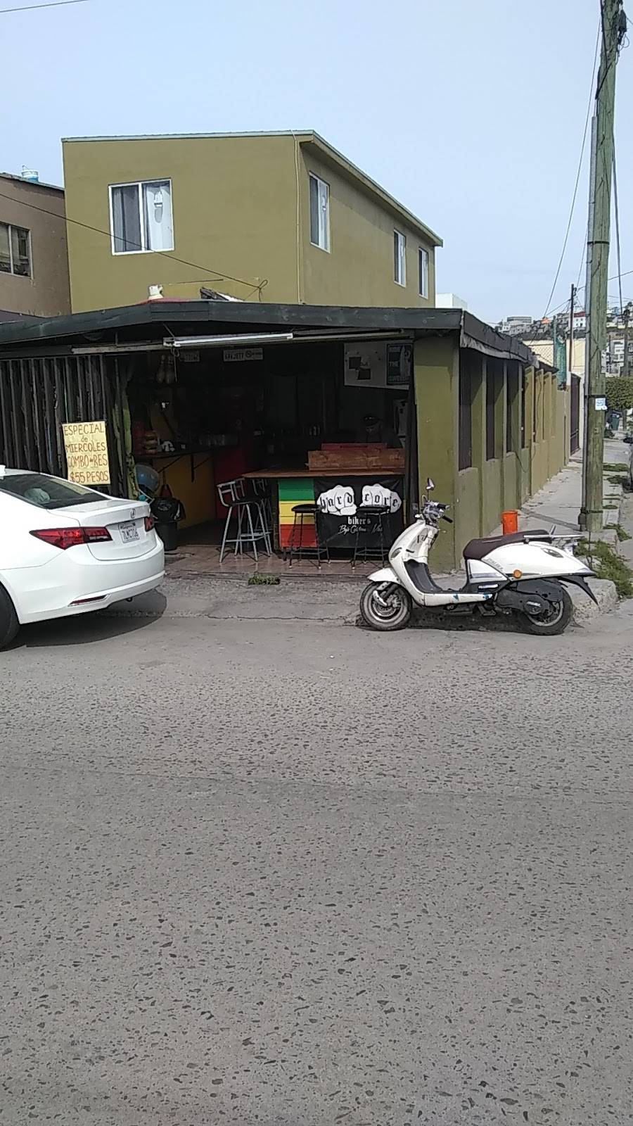 RubillyHills Charbroiled Hamburgers and More | restaurant | 6972, Av. Rosarito Fraccionamiento, El Rubi, 22180 Tijuana, B.C., Mexico | 016645961605 OR +52 664 596 1605