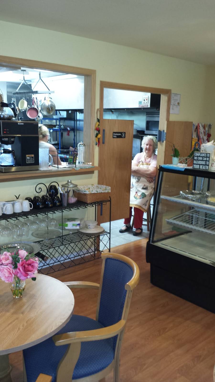 Podunk Center | restaurant | 3034 Clark Tower Rd, Winterset, IA 50273, USA | 5154621358 OR +1 515-462-1358