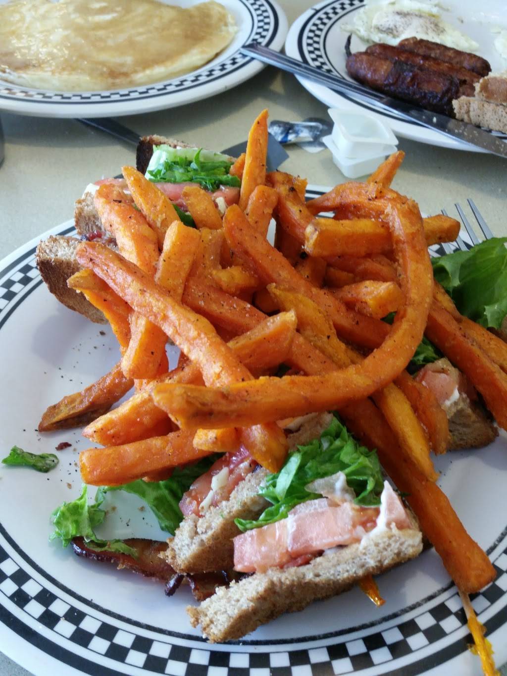 Shady Acres Restaurant & Dairy | restaurant | 164 Danielson Pike, Foster, RI 02825, USA | 4016477019 OR +1 401-647-7019