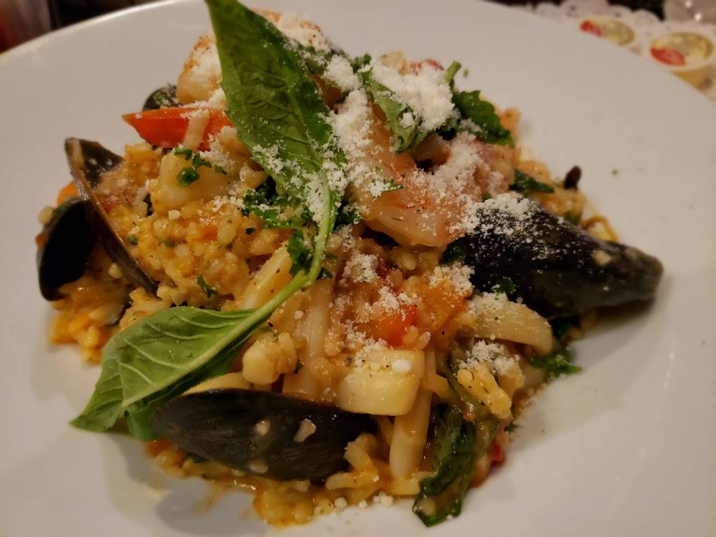 Santos Italian Cuisine | restaurant | 10 Royal Orchard Blvd, Thornhill, ON L3T 3C3, Canada | 9057310352 OR +1 905-731-0352