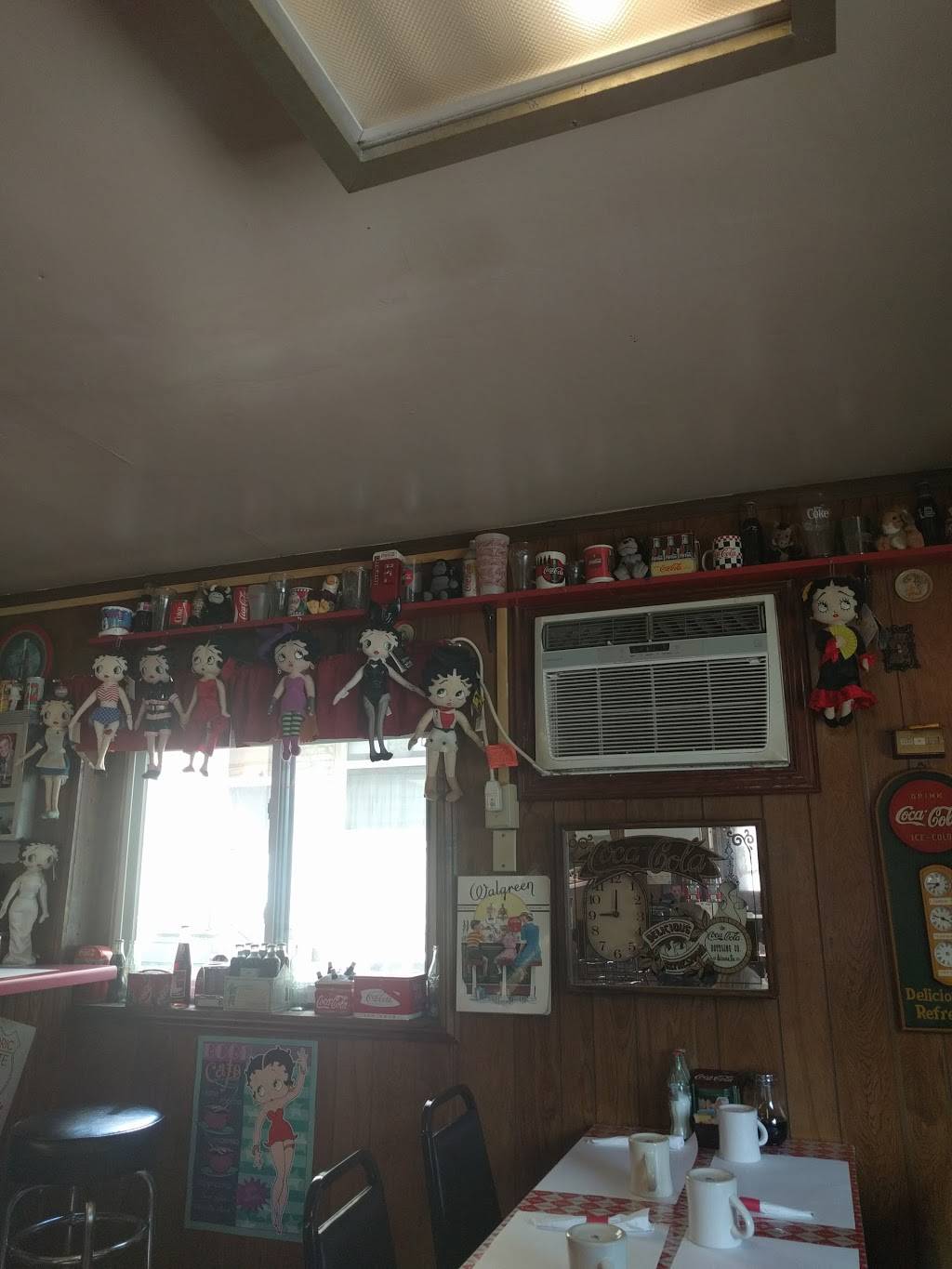 Fussy Feebies | restaurant | 153 E Main St, Campbellsport, WI 53010, USA | 9205333640 OR +1 920-533-3640