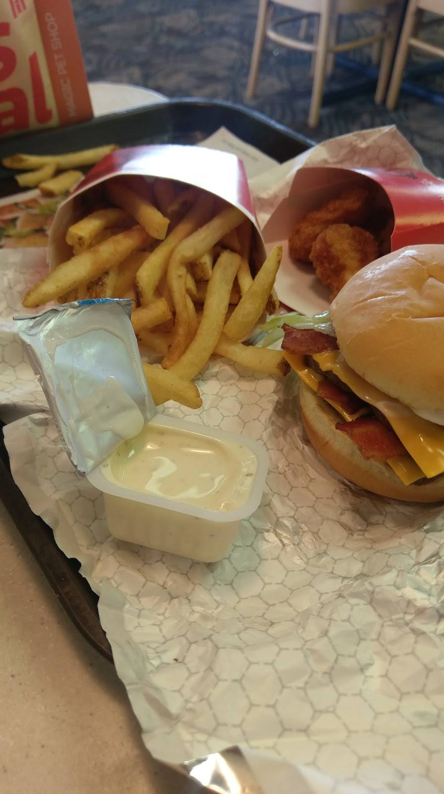 Wendys | restaurant | 1051 W Graham Rd, Stow, OH 44224, USA | 3309232682 OR +1 330-923-2682