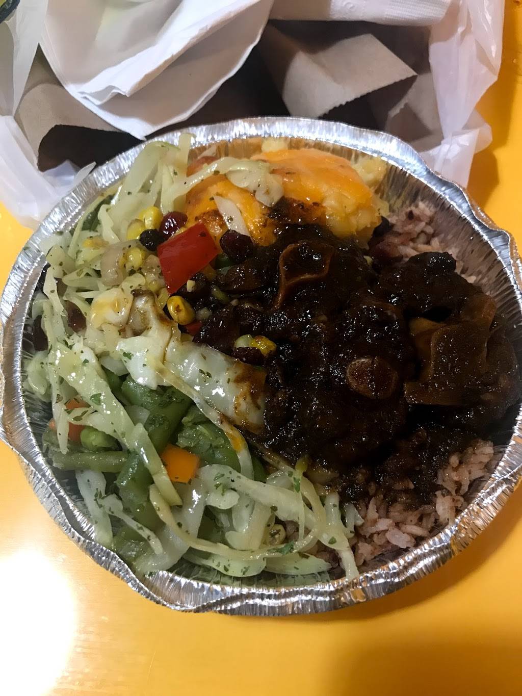 Smokey Island Grille | restaurant | 260 E 161st St, Bronx, NY 10451, USA | 7186841476 OR +1 718-684-1476