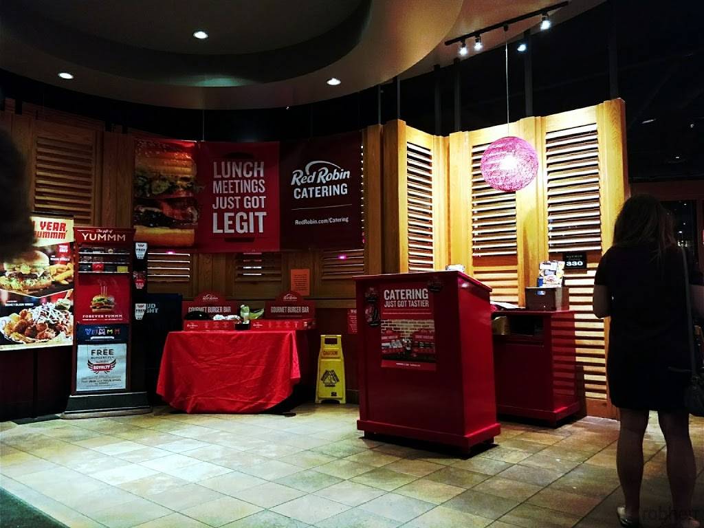 Red Robin Gourmet Burgers and Brews | restaurant | 1555 Simi Town Center Way, Simi Valley, CA 93065, USA | 8055839111 OR +1 805-583-9111