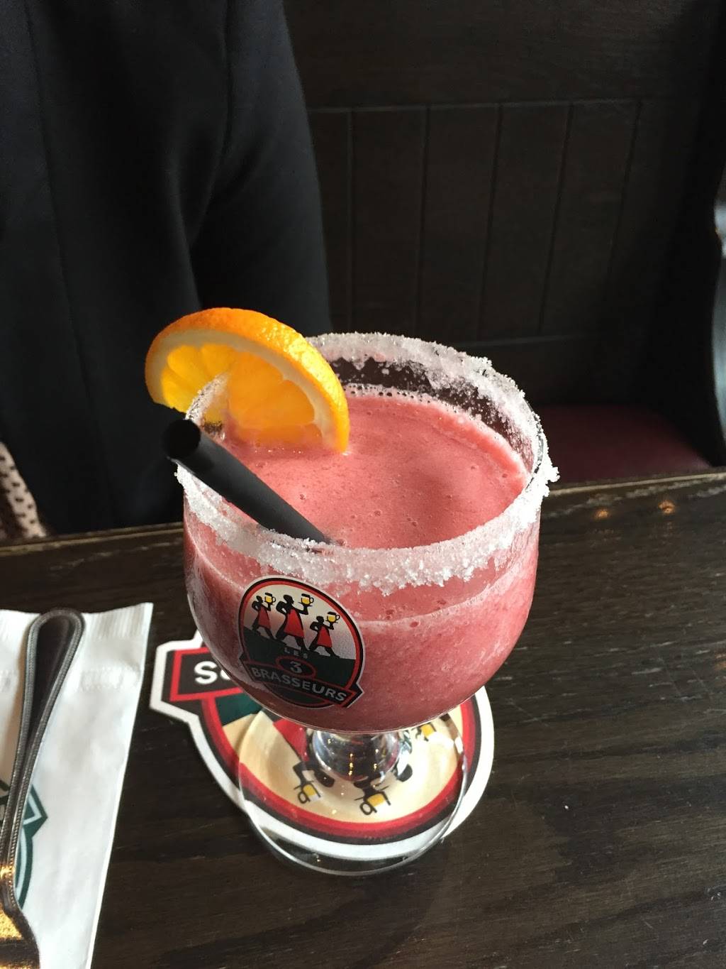 3 Brasseurs | restaurant | 2900 Avenue Pierre-Péladeau, Laval, QC H7T 3B3, Canada | 4509884848 OR +1 450-988-4848