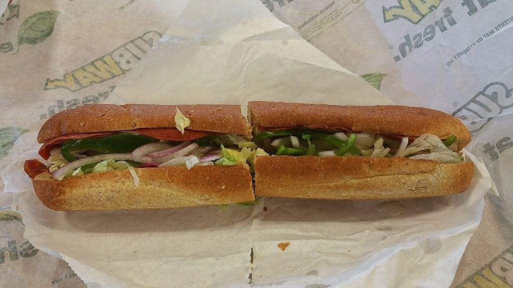 Subway | restaurant | 1404 N Walnut St, Colfax, IA 50054, USA | 5156740250 OR +1 515-674-0250