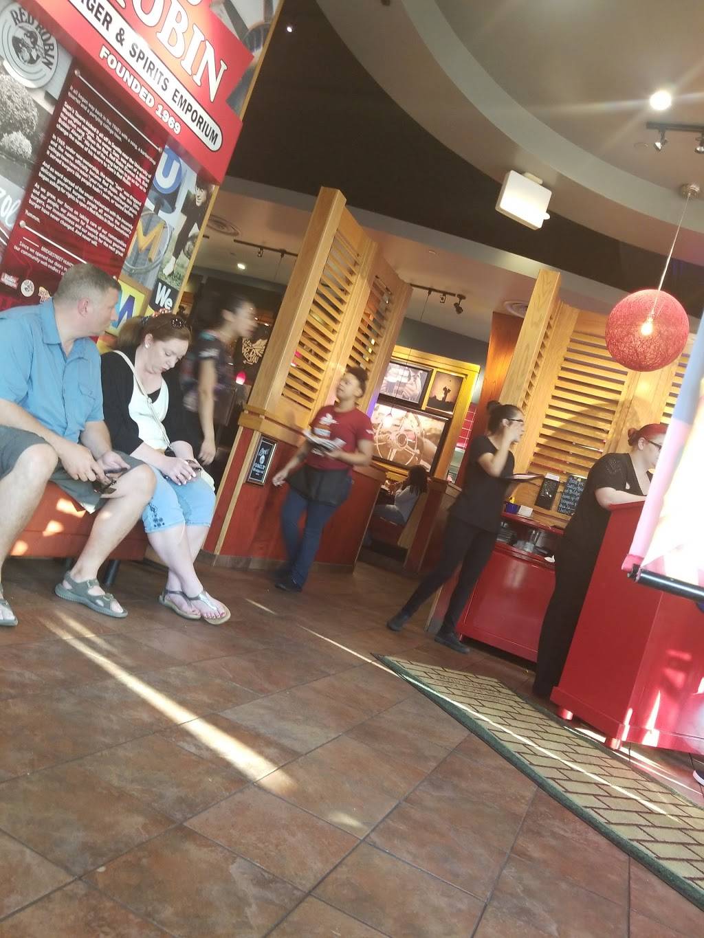 Red Robin Gourmet Burgers and Brews | restaurant | 365 The Bridge St Suite 113, Huntsville, AL 35805, USA | 2563278530 OR +1 256-327-8530