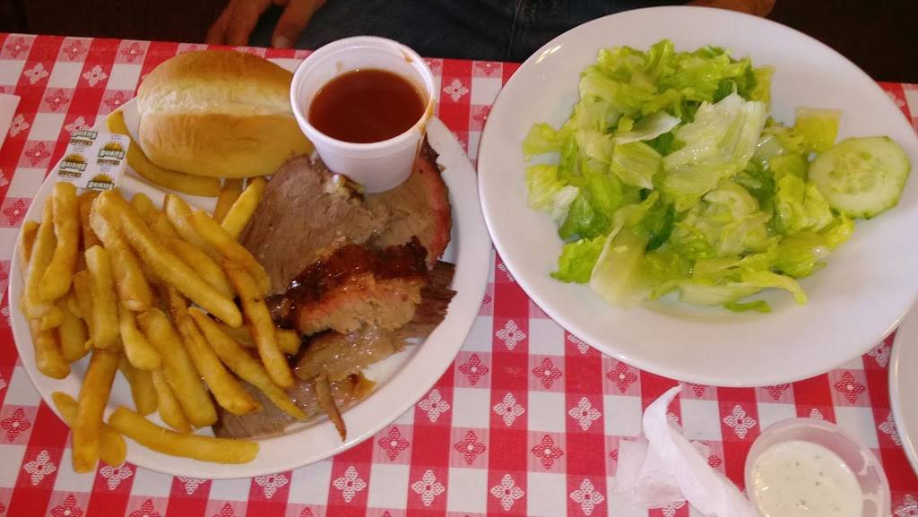 The Wrangler Barbecue | restaurant | 1644 E Valley Pkwy, Escondido, CA 92027, USA | 7607462399 OR +1 760-746-2399