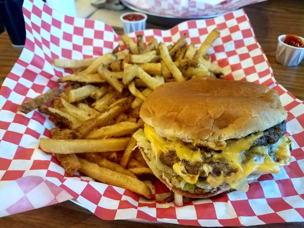 Daves Burger Barn | restaurant | 600 N Patricia St, Waco, TX 76705, USA | 2548678000 OR +1 254-867-8000