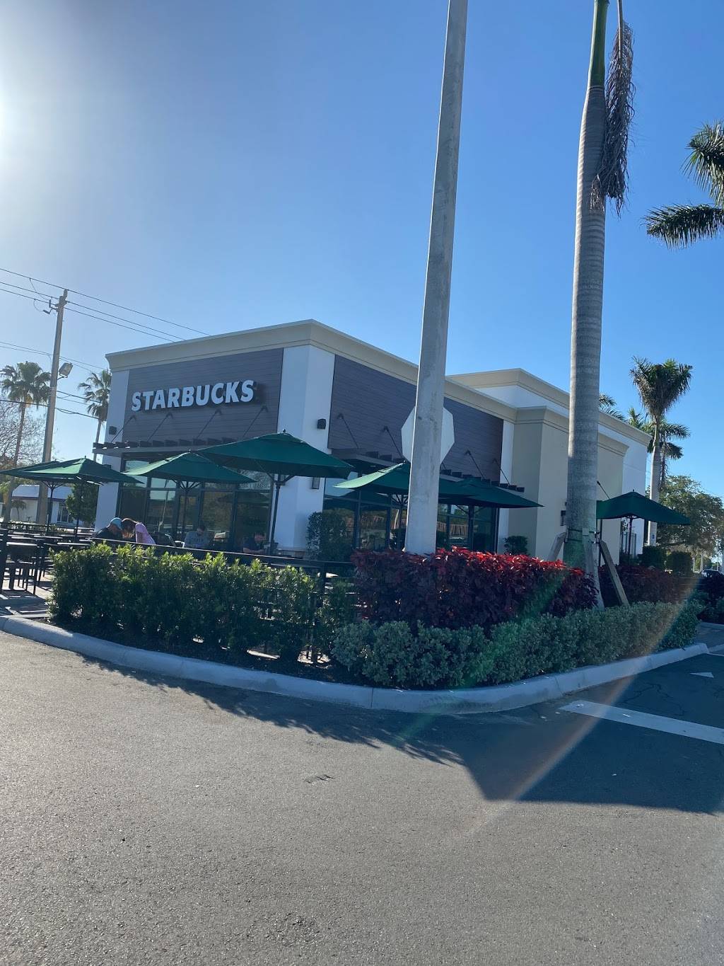 Starbucks | cafe | 4972 S Tamiami Trail, Sarasota, FL 34231, USA | 9419244027 OR +1 941-924-4027