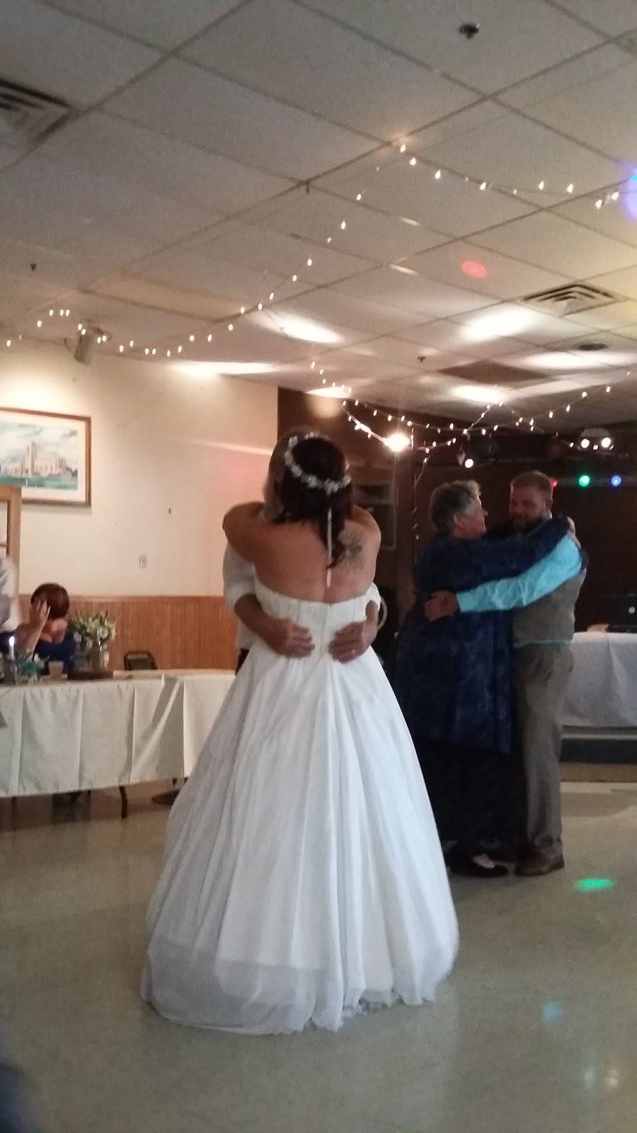 Findlay Moose Lodge #698 | restaurant | 2421, 1028 W Main Cross St, Findlay, OH 45840, USA | 4194229662 OR +1 419-422-9662