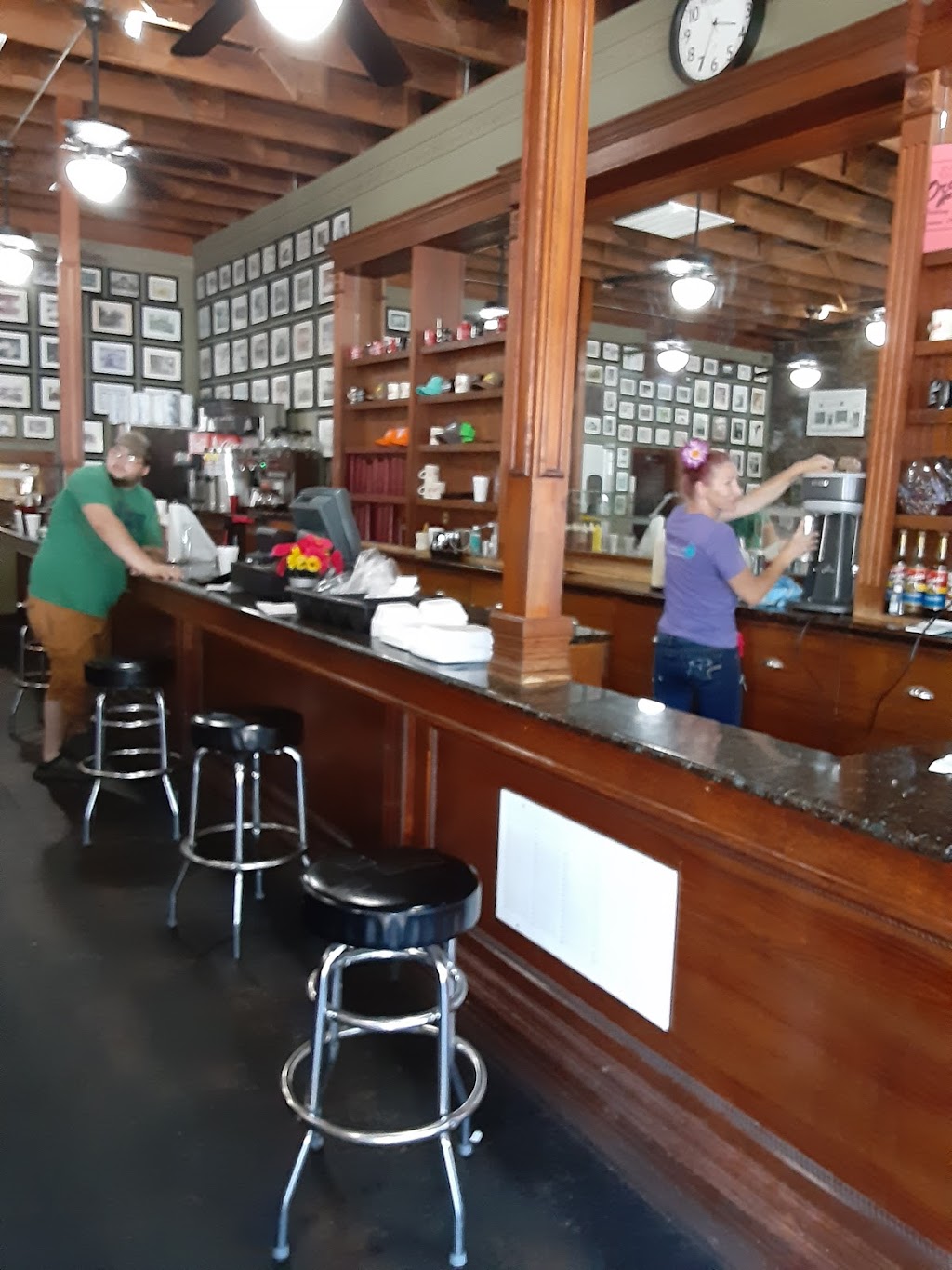 The Sundowner Bar | restaurant | W 500 Rd, Phillipsburg, KS 67661, USA | 7853028058 OR +1 785-302-8058