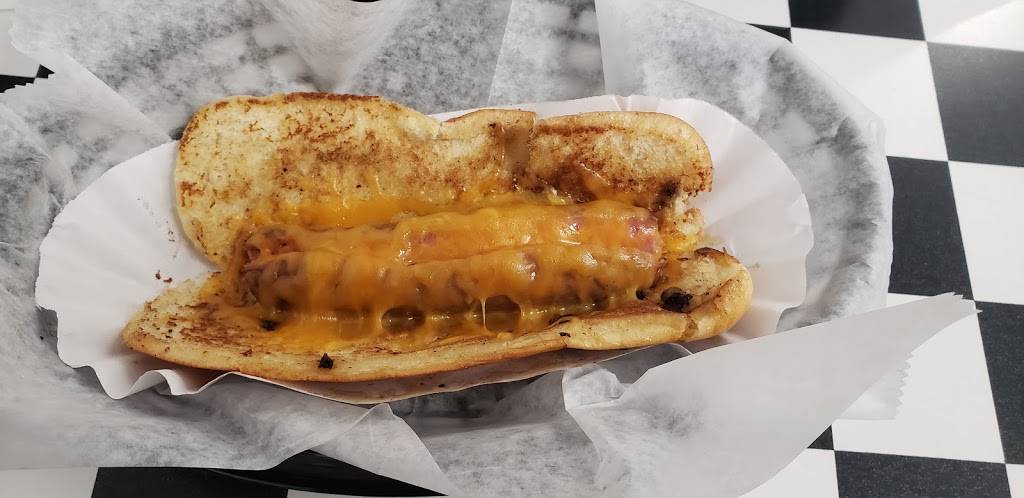 Hot Diggity Dogs | restaurant | 2313 7th Ave, Charleston, WV 25387, USA | 3043463647 OR +1 304-346-3647