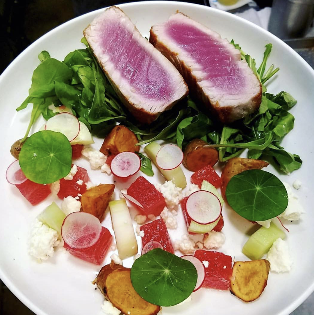 The Cardboard Box | restaurant | 6 Circuit Ave, Oak Bluffs, MA 02557, USA | 5083382621 OR +1 508-338-2621