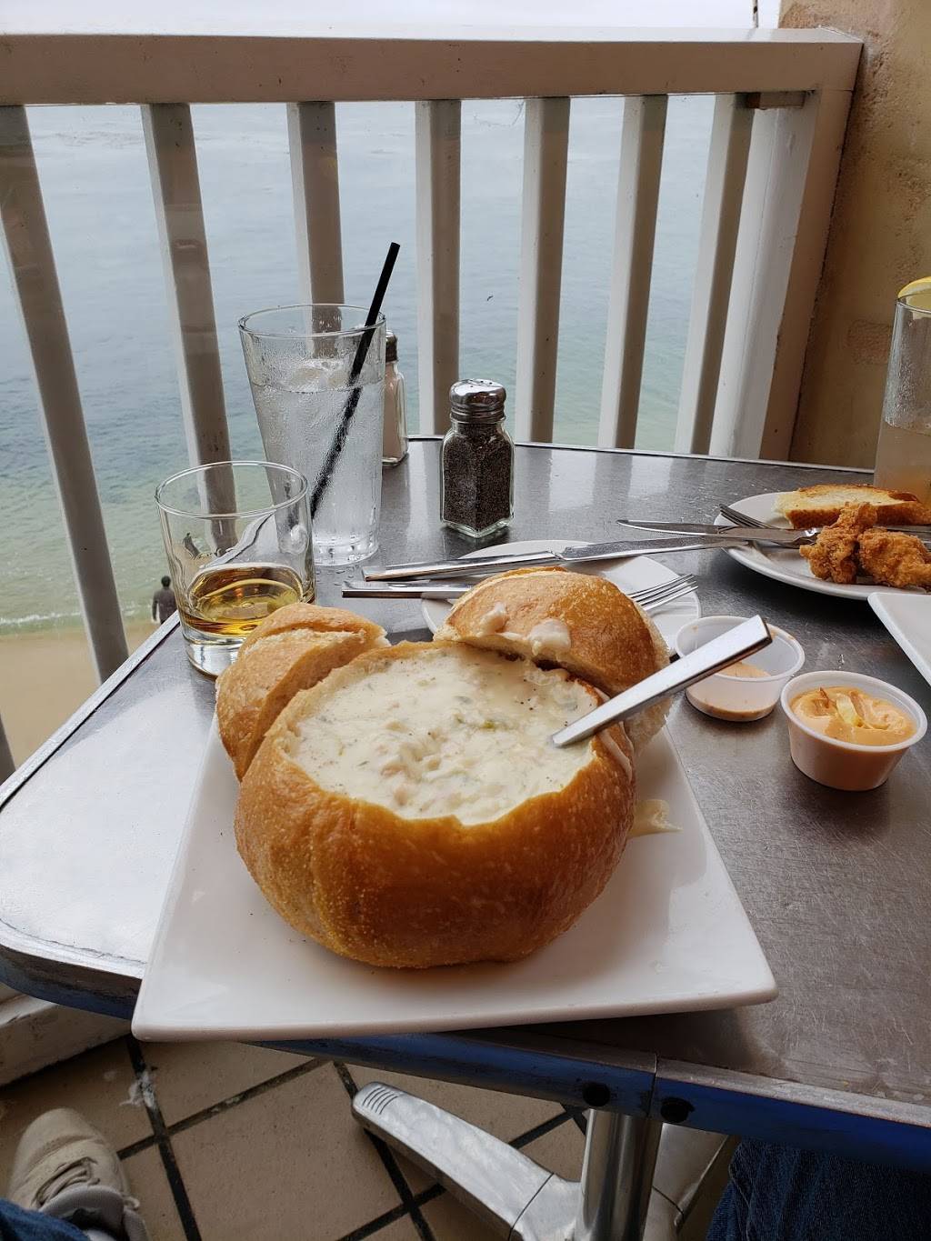 Louie Linguinis | restaurant | 660 Cannery Row, Monterey, CA 93940, USA | 8316488500 OR +1 831-648-8500